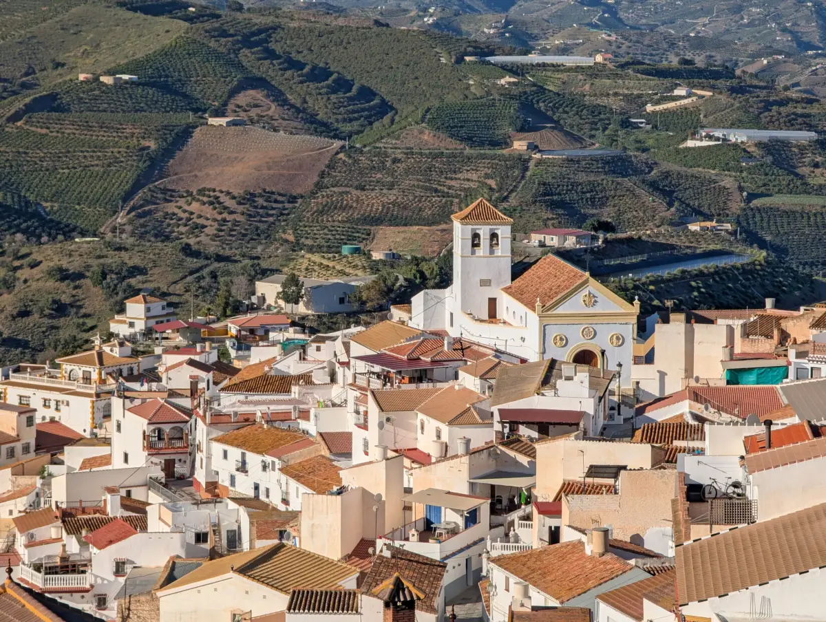 Descubre Iznate: Una Joya Oculta en España