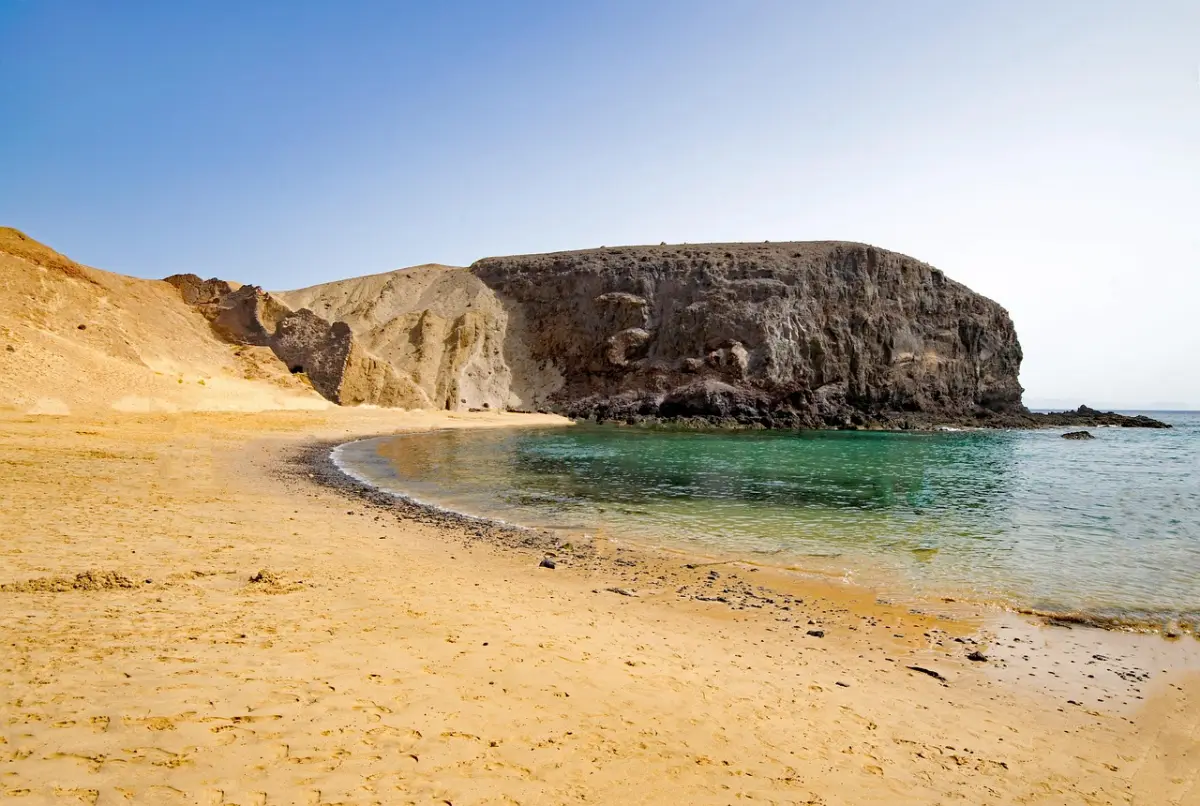 Explora la Vibrante Playa D'En Bossa