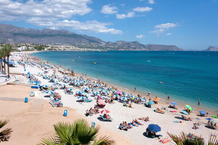 Descubre Playa De San Juan: Un Paraíso de Playa