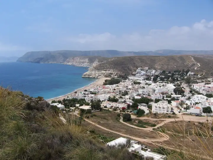 Explora la Joya Oculta de Agua Amarga, Almería
